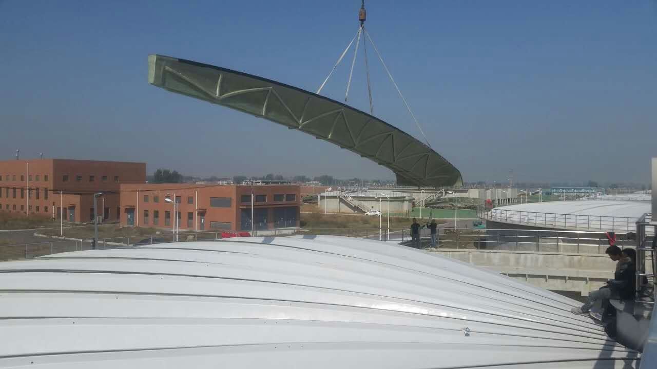 河南污水池玻璃鋼蓋板現場吊裝